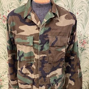 Men’s US Army woodlands camo shirt